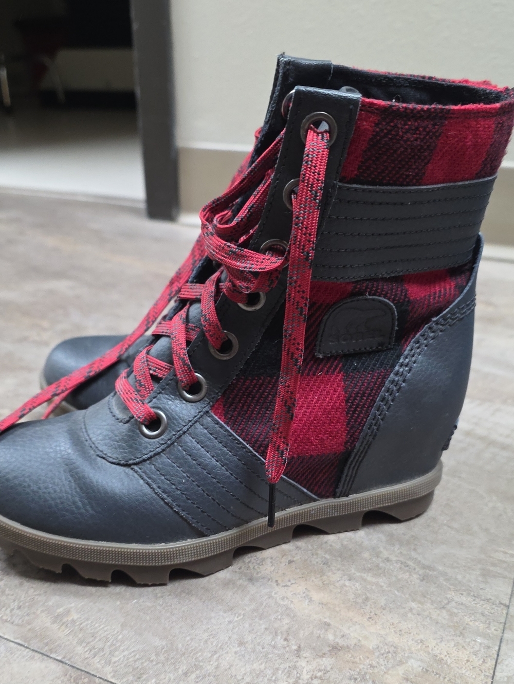 Sorel Kids Red & Black Plaid Lace-Up Ankle Boots
